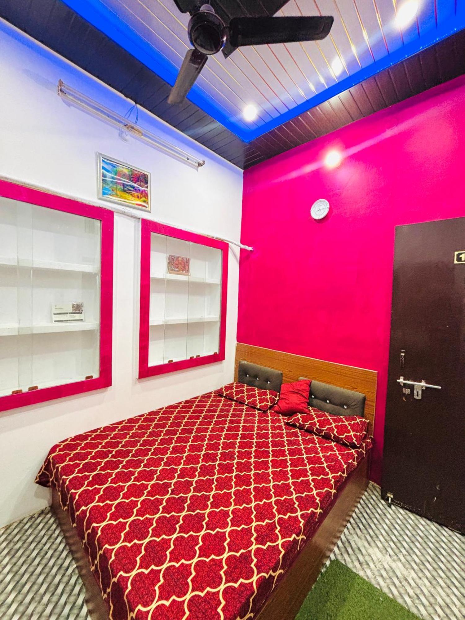 Shivalay Paying Guest House Varanasi Esterno foto
