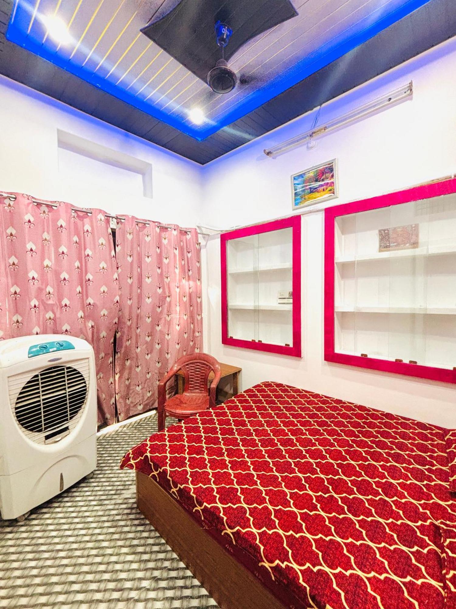 Shivalay Paying Guest House Varanasi Esterno foto