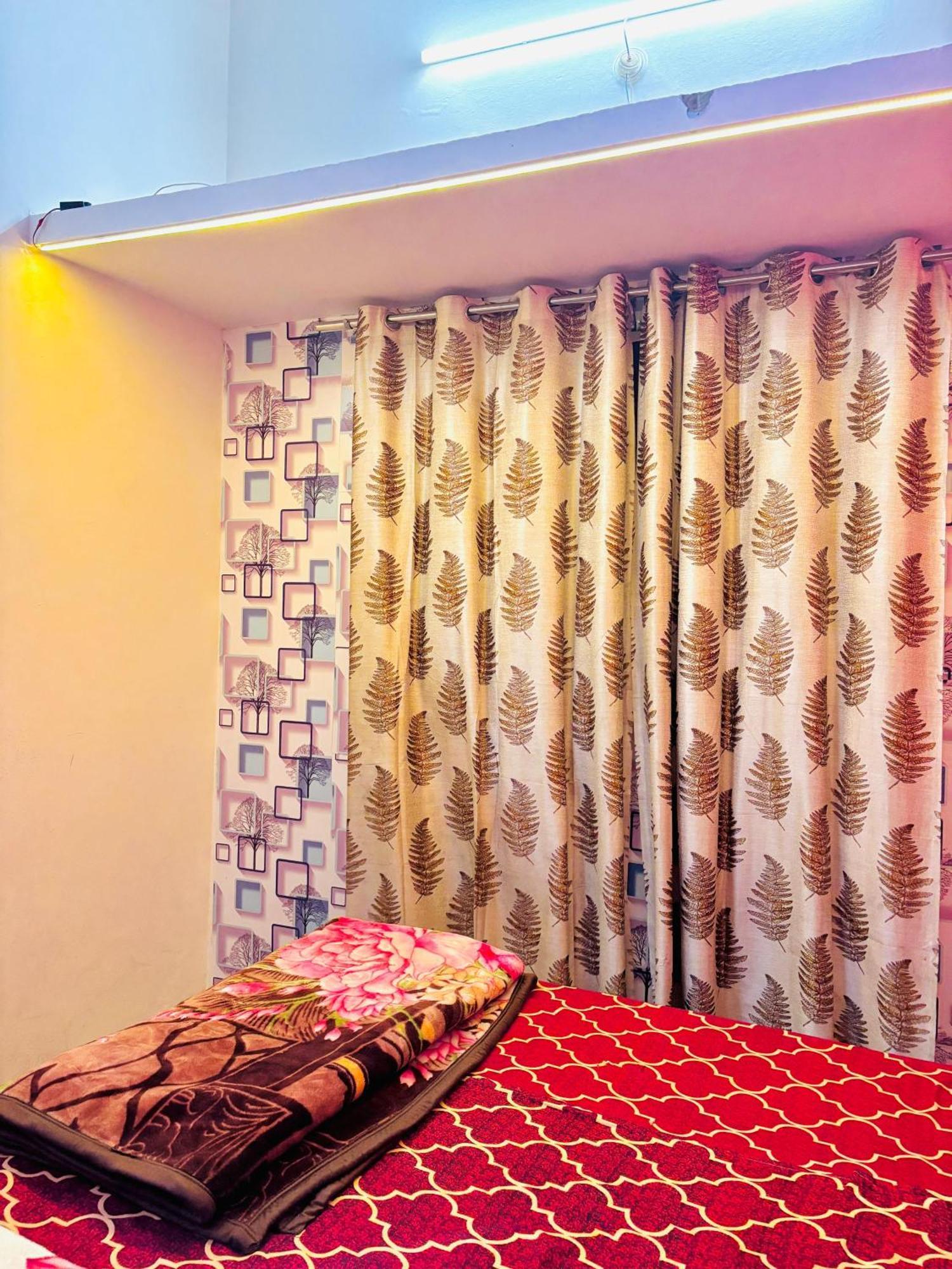 Shivalay Paying Guest House Varanasi Esterno foto